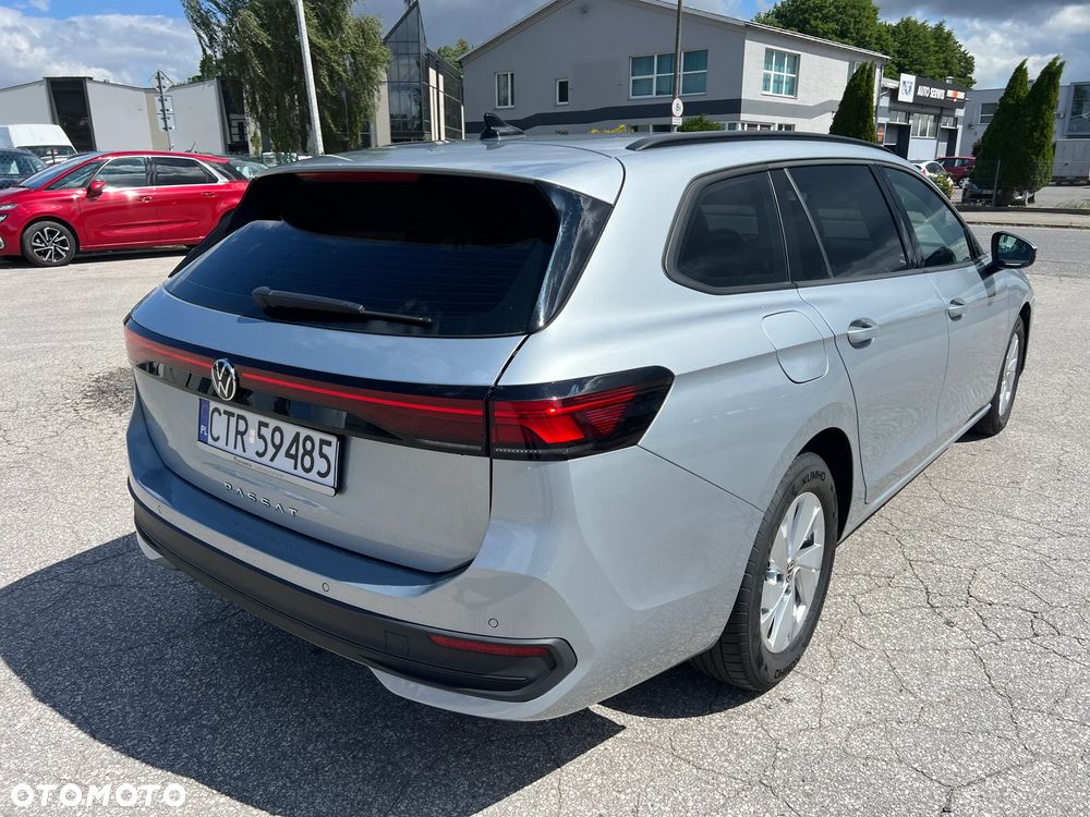 Volkswagen Passat - 4