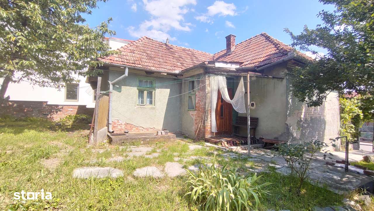 Vând casă cu teren mare în cartierul Dâmbul Rotund - Imagine principală: 3/8