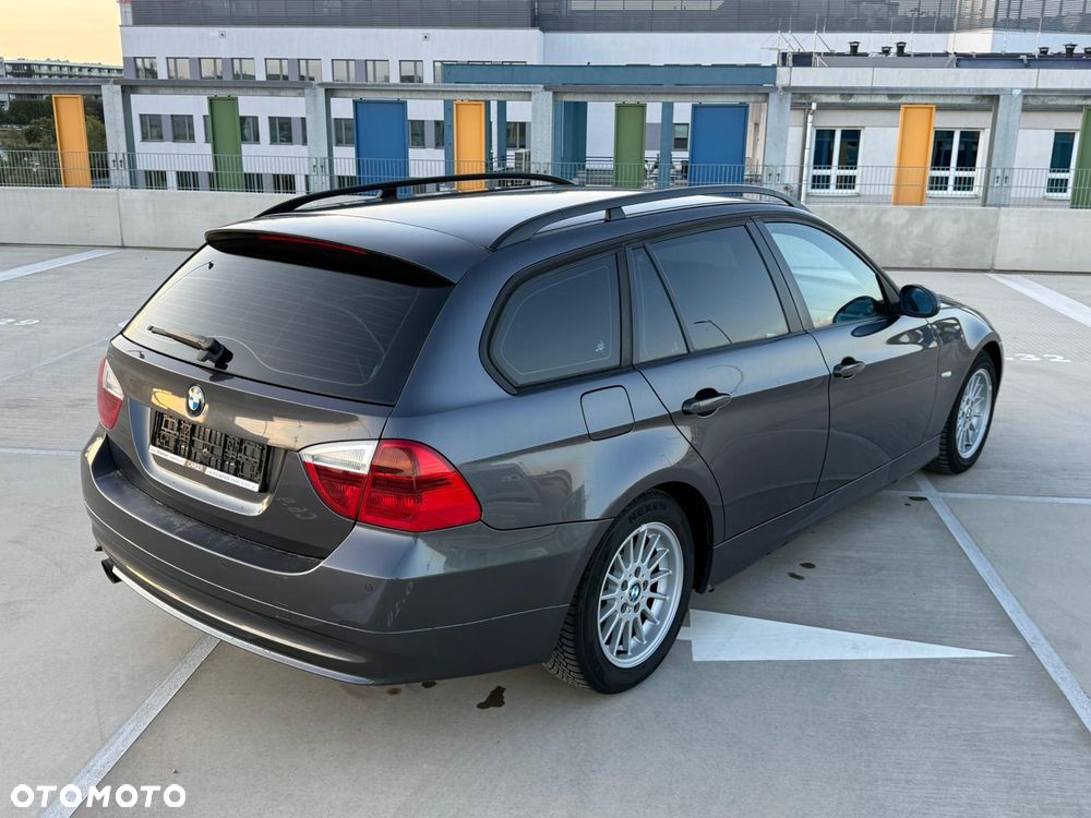 BMW Seria 3 320i - 3