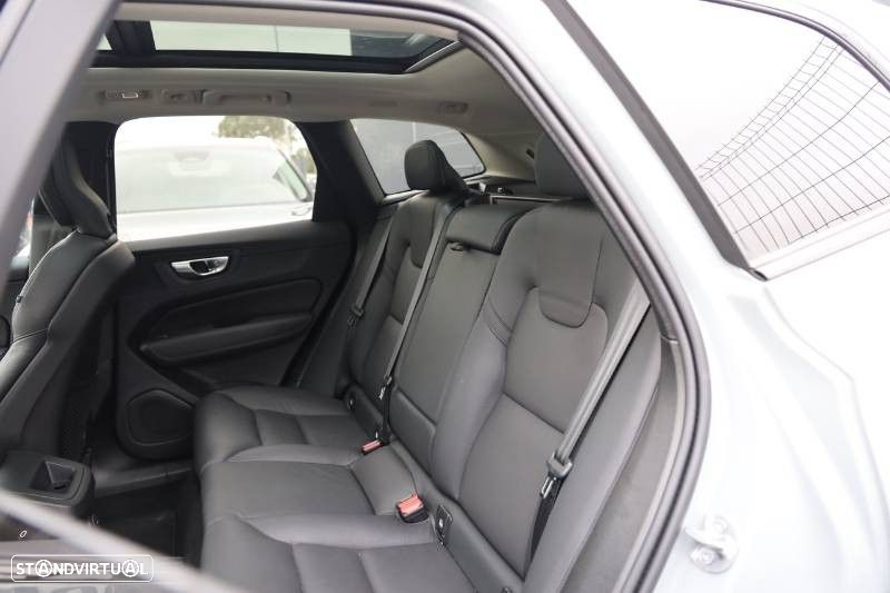 Volvo XC 60 2.0 T6 PHEV Plus Dark AWD - 9