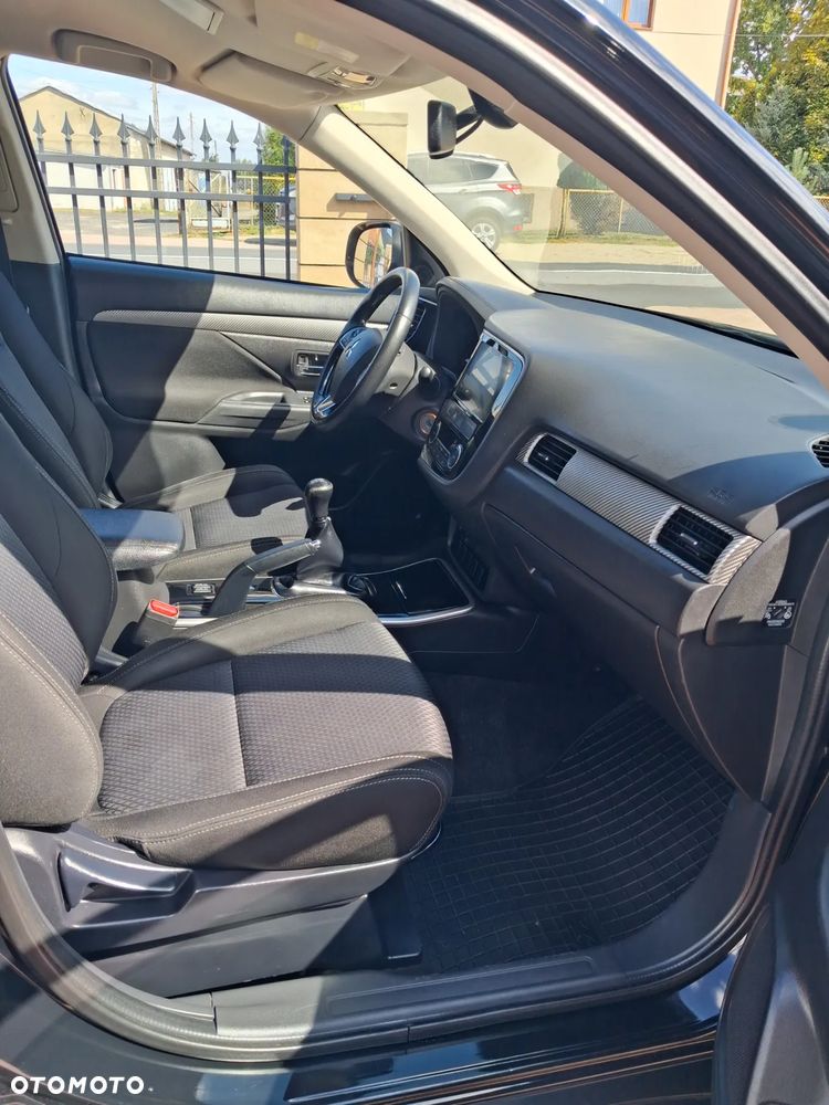 Mitsubishi Outlander - 16