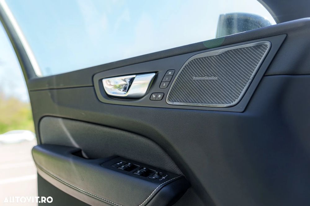 Volvo XC 60 B5 MHEV AT AWD Ultimate Dark - 15