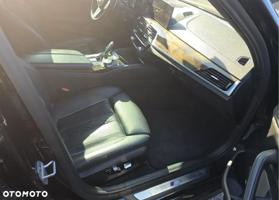 BMW Seria 5 530i xDrive M Sport Edition - 10