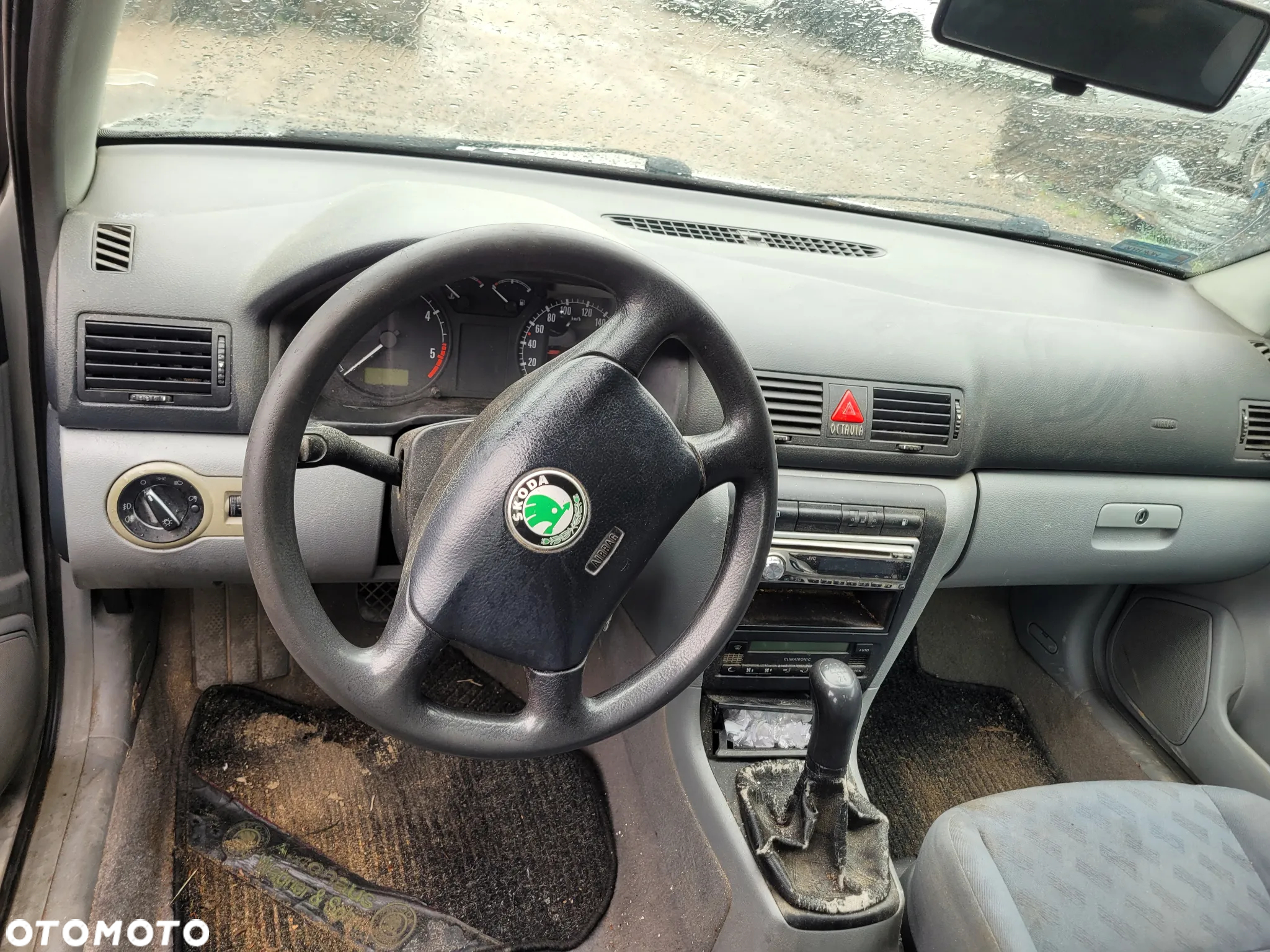 SKODA OCTAVIA 1 I fotel fotele kanapa deska kokpit podsufitka boczek boczki klamka podłokietnik licznik prędkościomierz - 2