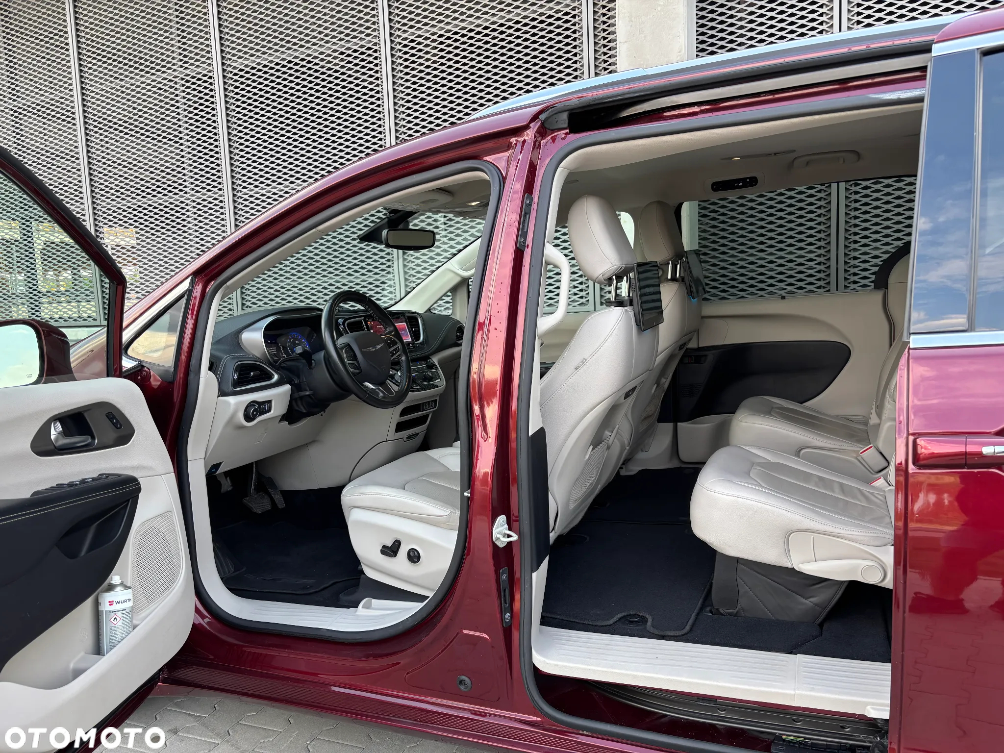Chrysler Pacifica - 14
