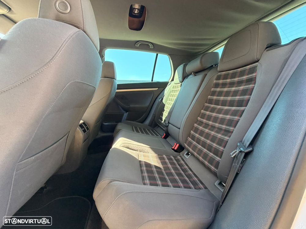 VW Golf - 36