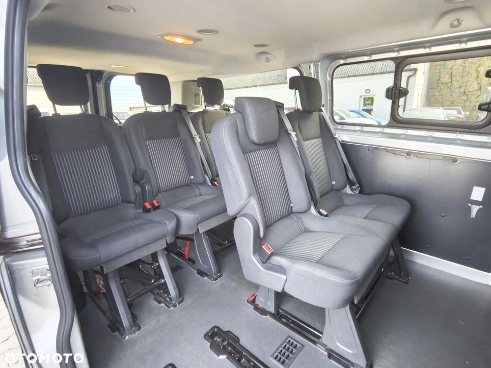 Ford Tourneo Custom - 35