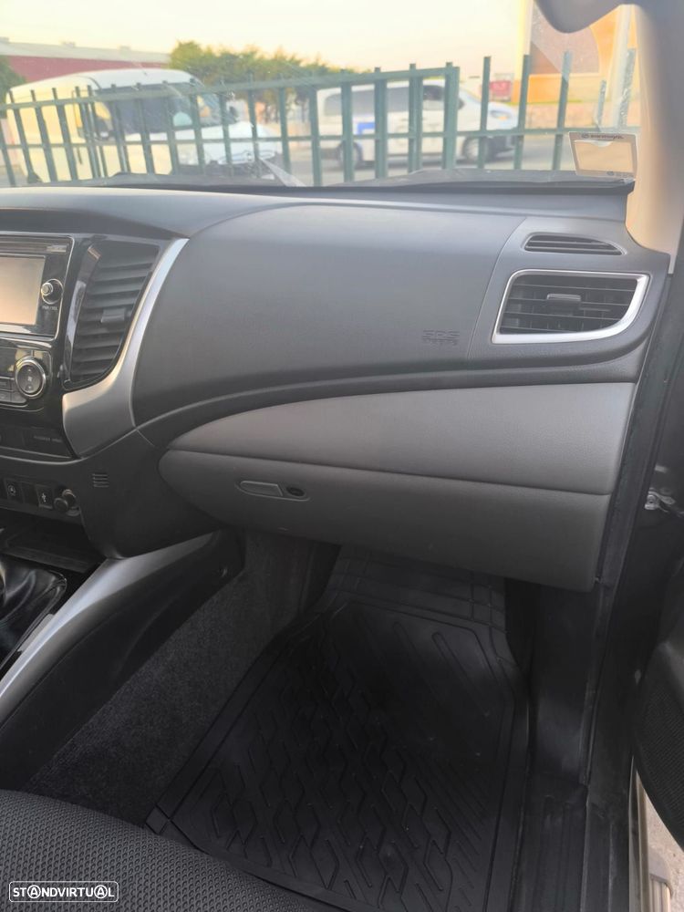 Mitsubishi L200 2.4 DI-D CD Instyle Sportb.Strakar 4WD - 16