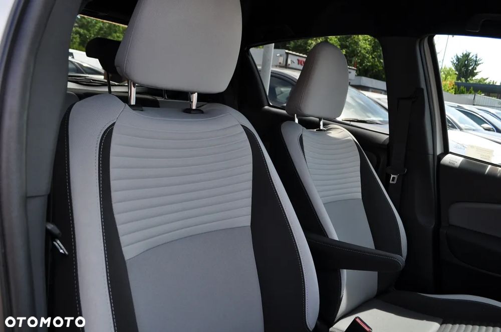 Toyota Yaris Hybrid 100 Selection Platinum - 29