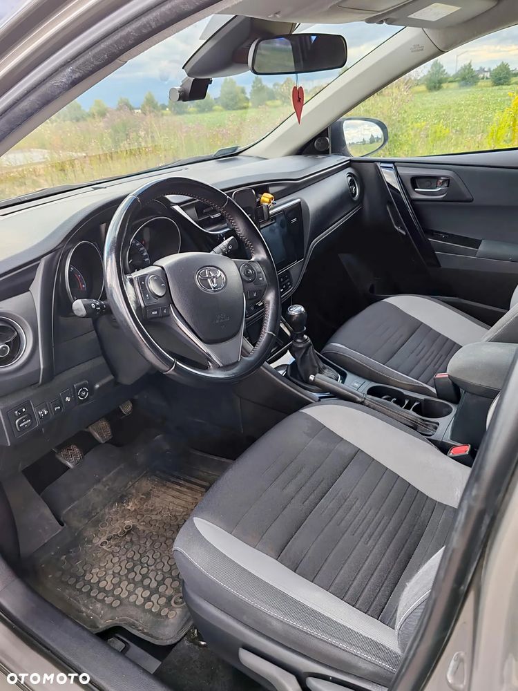 Toyota Auris 1.6 Premium - 11