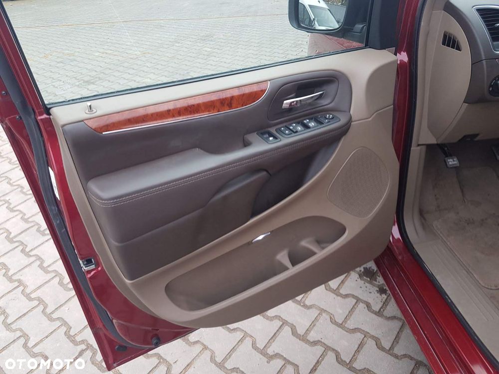 Chrysler Town & Country - 5