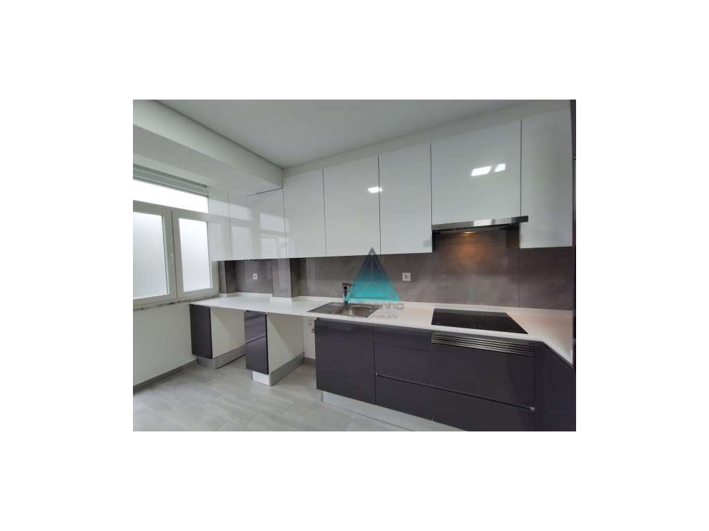 Apartamento T1 transformado com logradouro de 35,40m2 totalmente re... - Grande imagem: 3/9