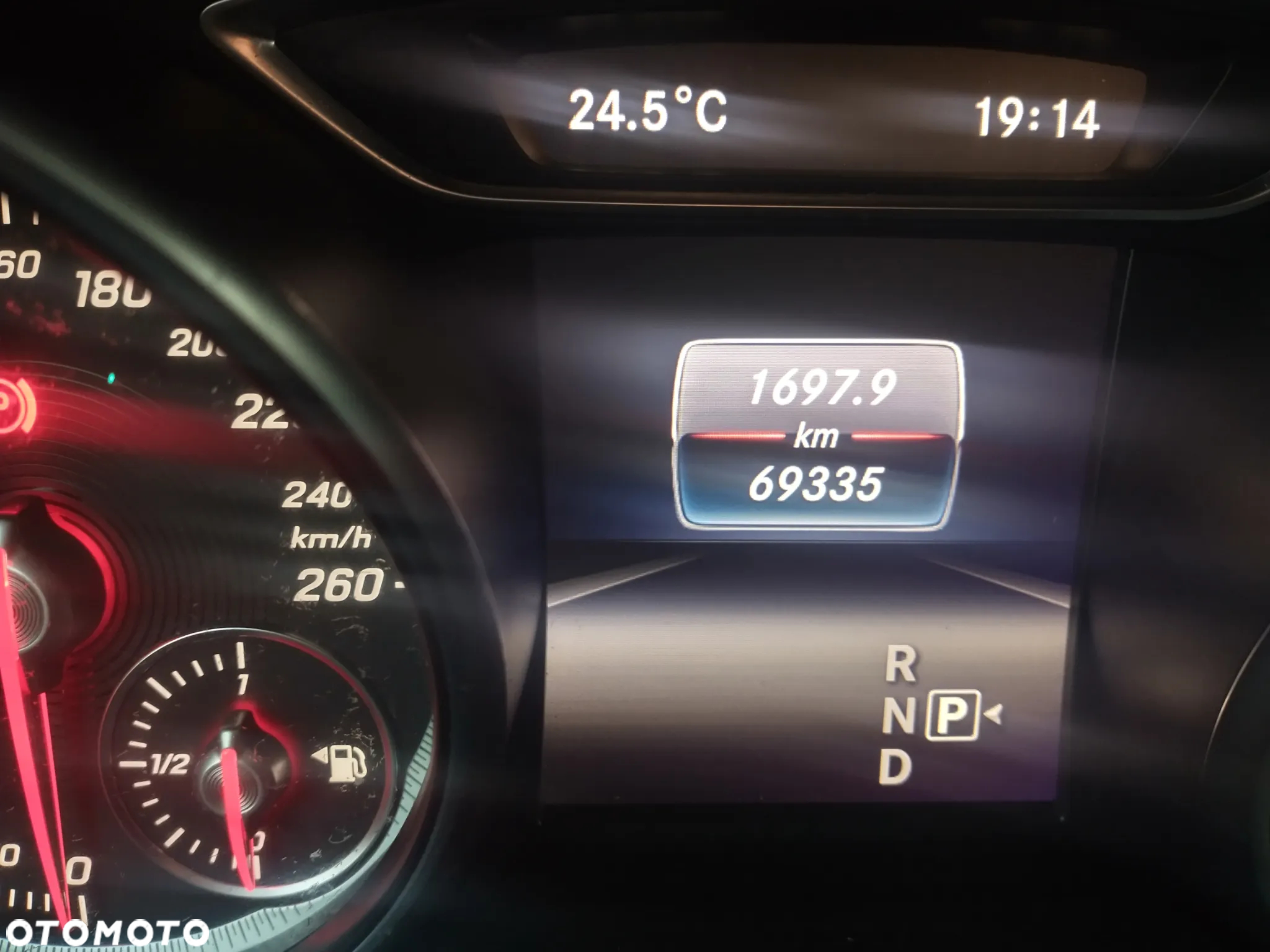 Mercedes-Benz GLA - 9