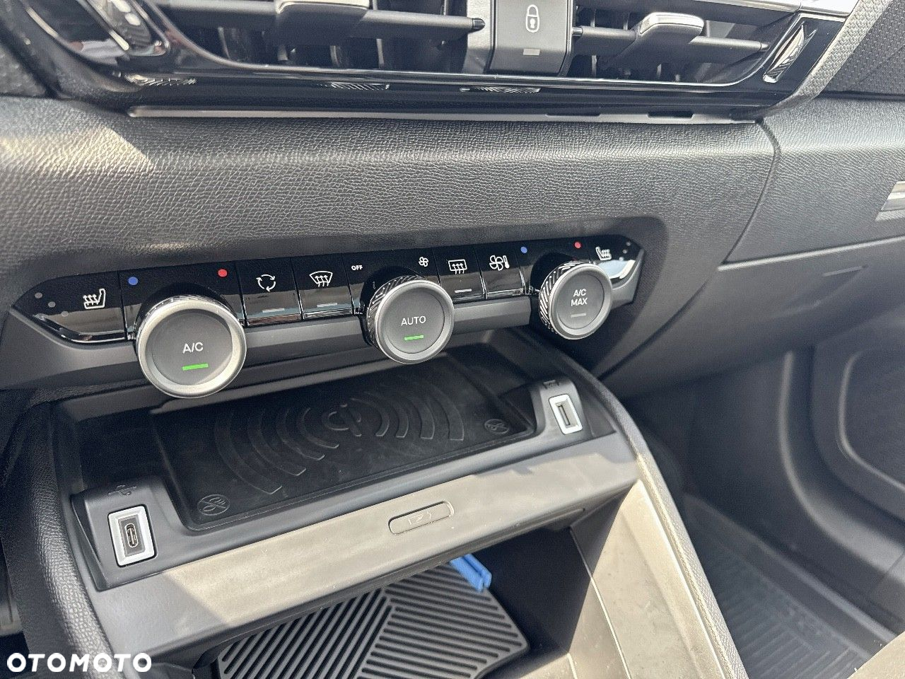 Citroën C4X e-C4 X EV136 50kWh Shine Pack - 19