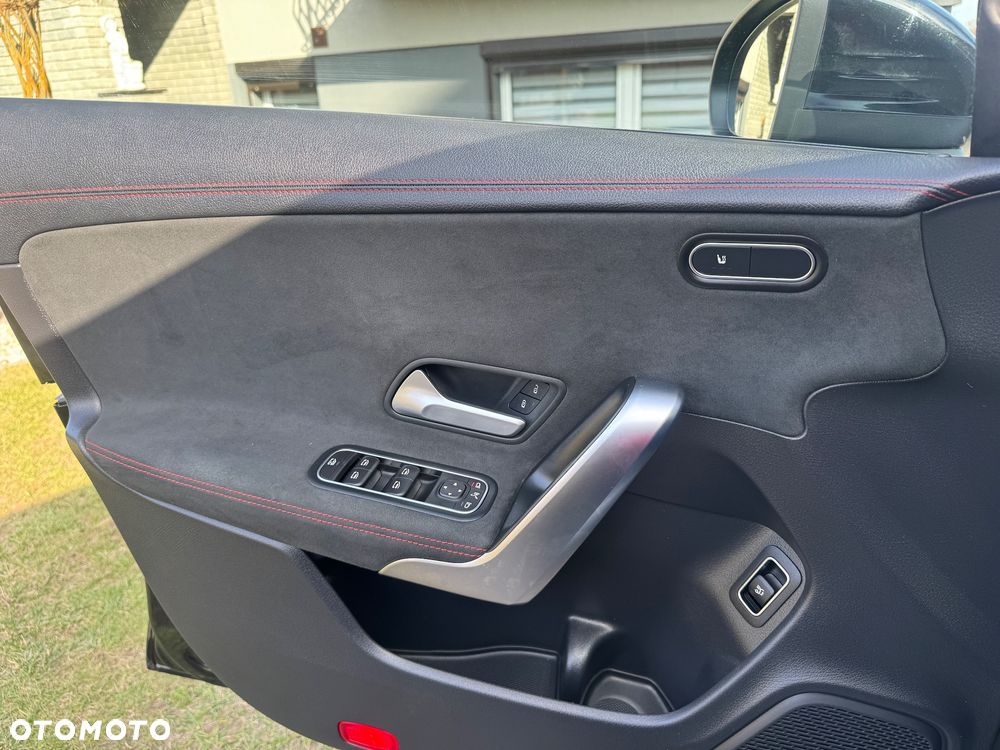 Mercedes-Benz CLA 250 4Matic 7G-DCT AMG Line - 35