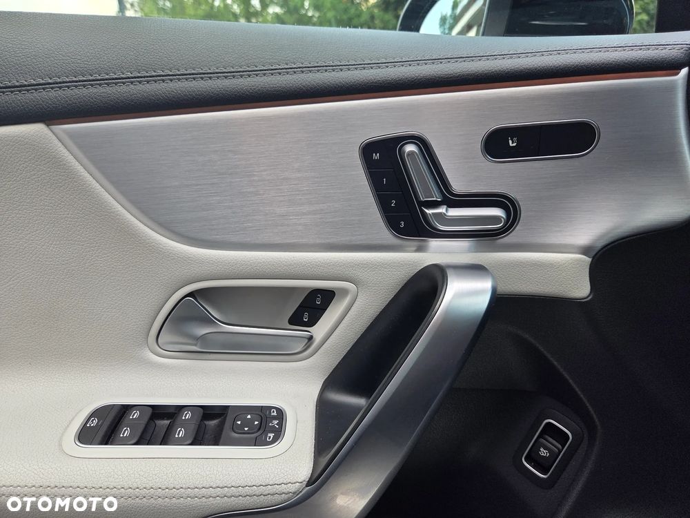 Mercedes-Benz CLA 220 4-Matic AMG Line 7G-DCT - 30