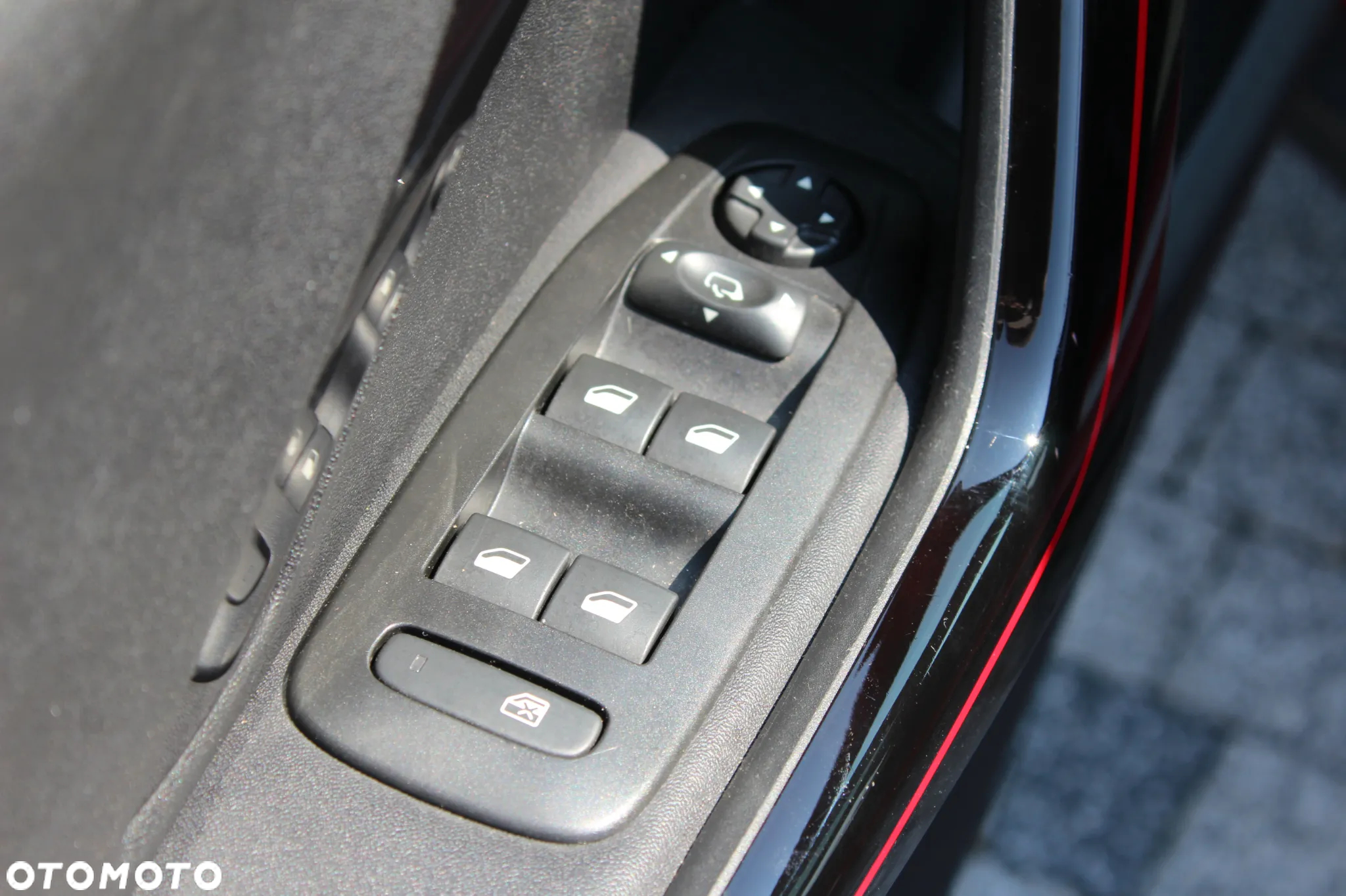 Peugeot 2008 1.2 Pure Tech Allure S&S EAT6 - 15