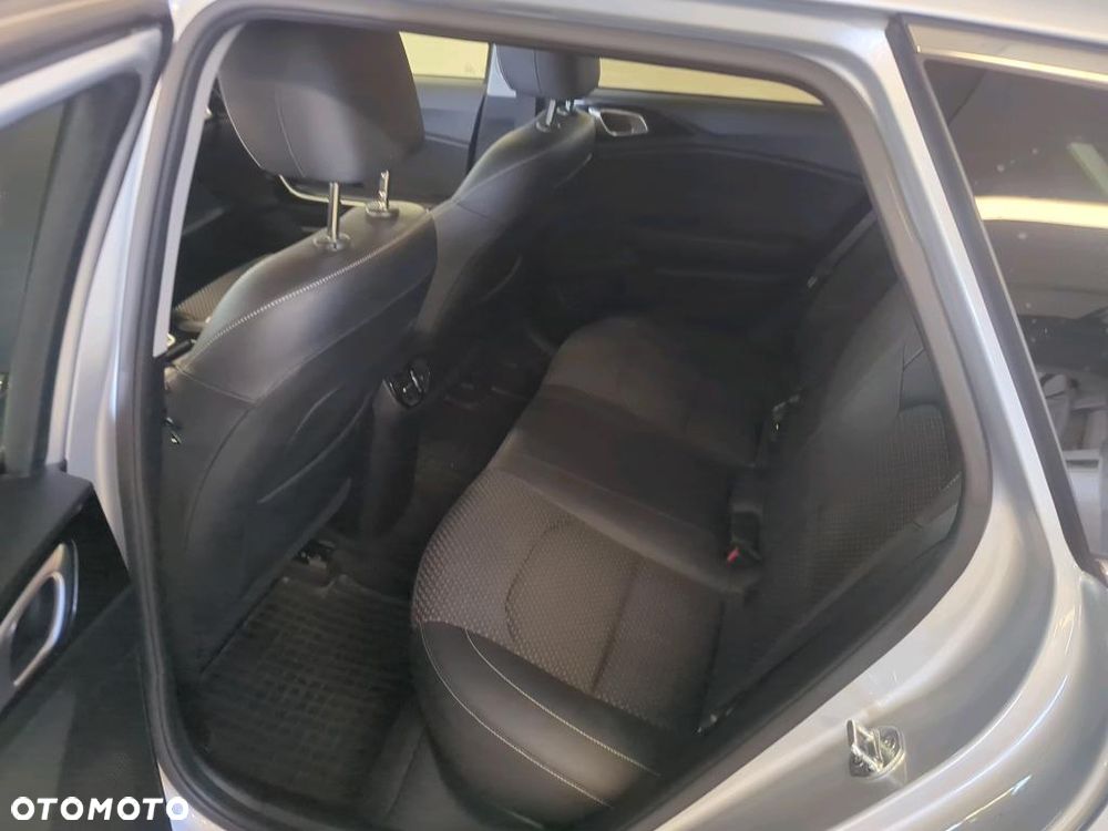 Kia Ceed 1.6 CRDi mHEV L DCT - 7