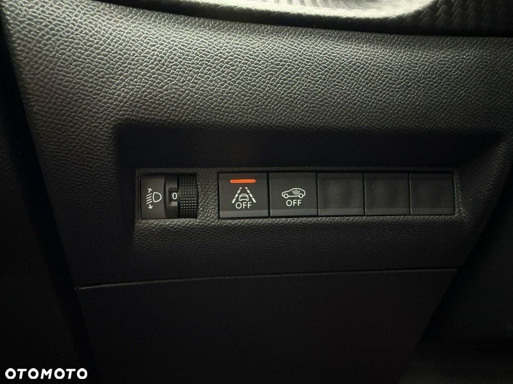 Peugeot 2008 1.5 BlueHDi Allure Pack S&S - 32