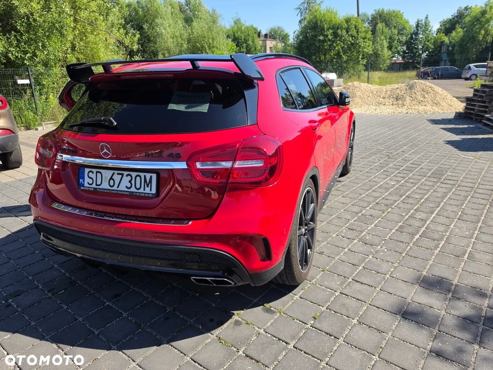 Mercedes-Benz GLA - 9