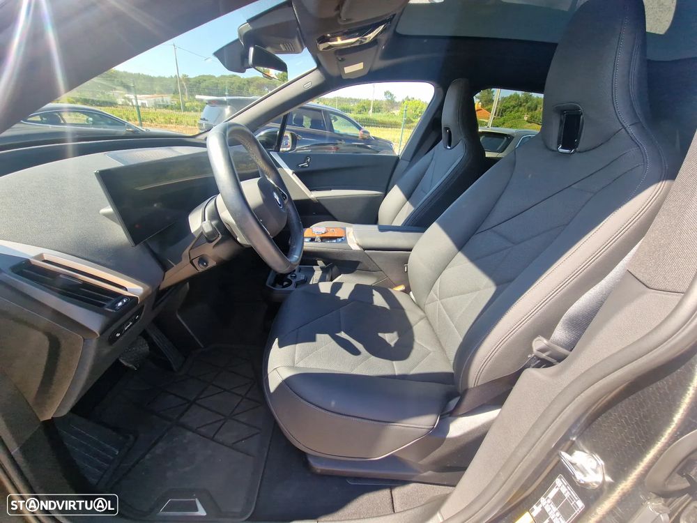BMW iX xDrive 50 Pack Desportivo - 14
