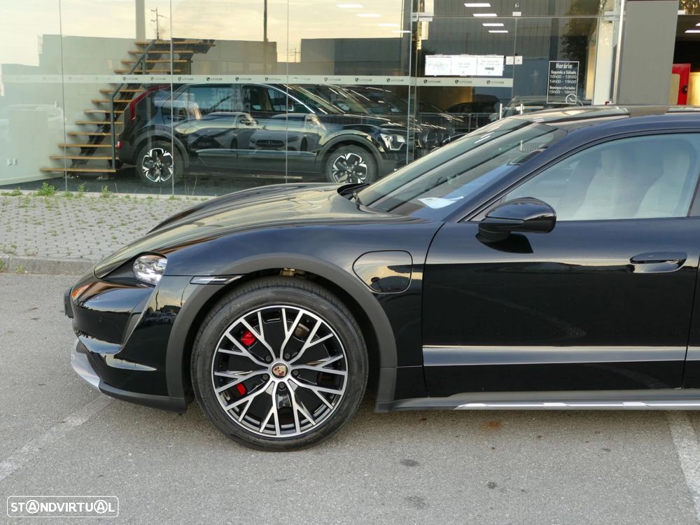 Porsche Taycan Cross Turismo 4S - 15