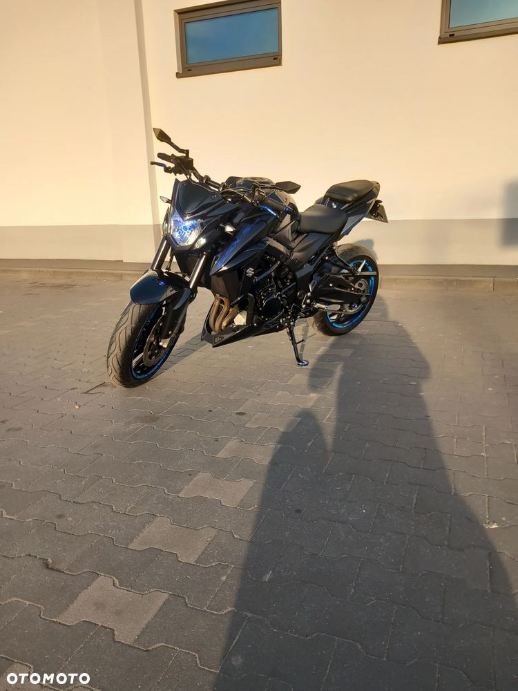 Suzuki GSX - 19