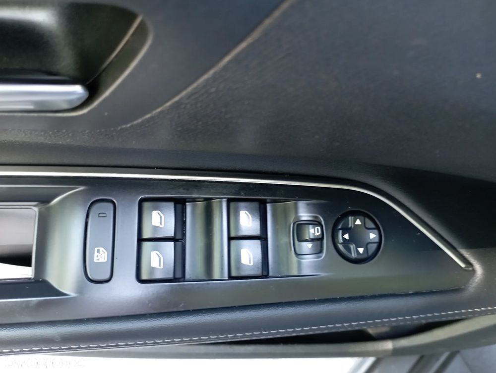 Peugeot 5008 1.6 PureTech Allure S&S EAT8 - 30