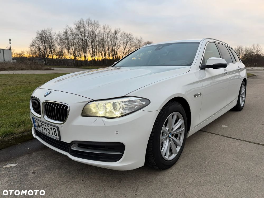 BMW Seria 5 528i xDrive Luxury Line - 1