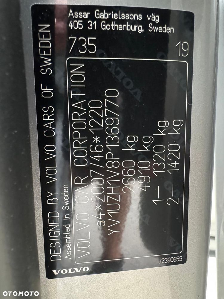 Volvo XC 60 T6 AWD Plug-In Hybrid R-Design - 40