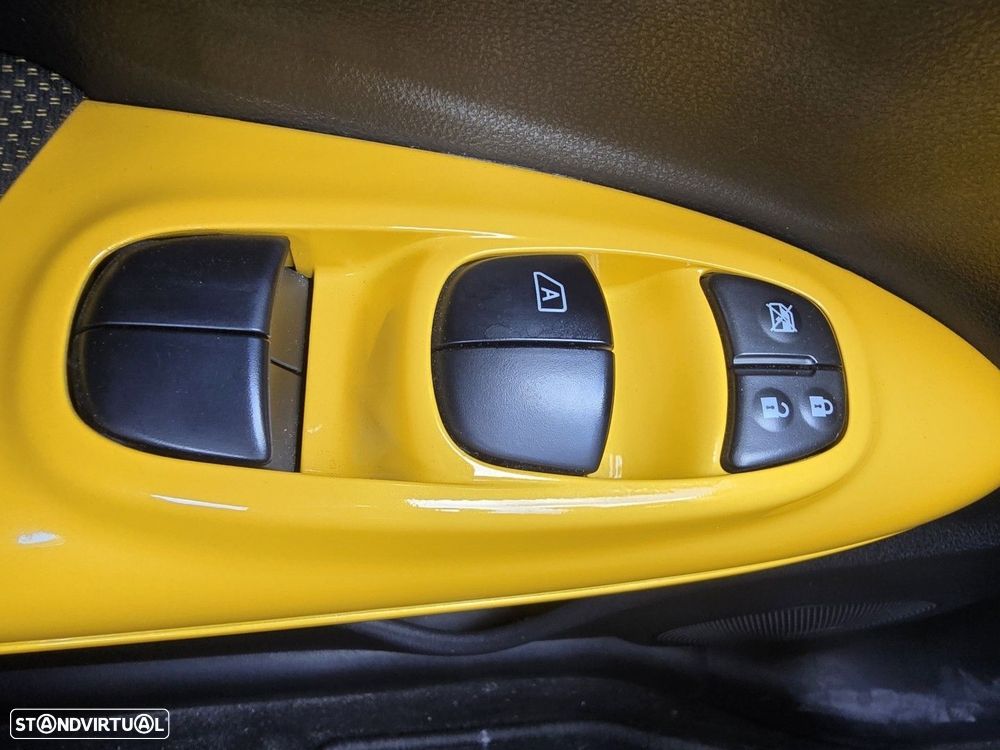 Nissan Juke 1.6 DIG-T Tekna Premium Ext.1 Yellow S. — fotografia 35