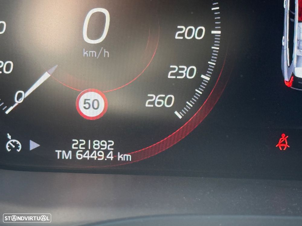 Volvo XC 60 2.0 T8 PHEV R-Design AWD - 11