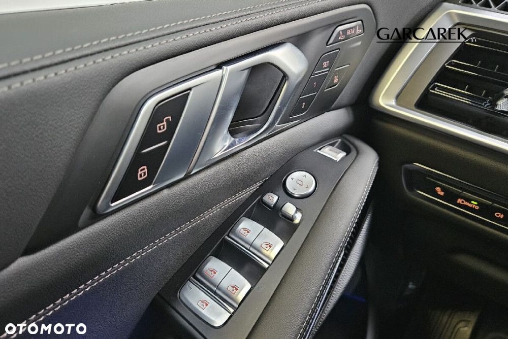 BMW X7 - 25