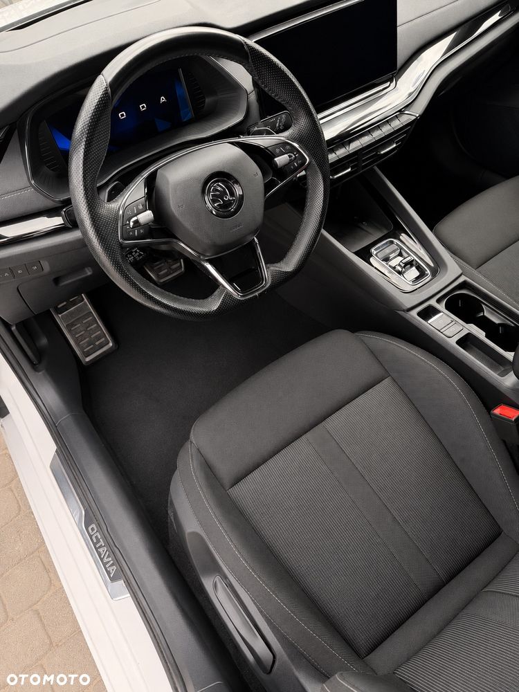 Skoda Octavia 2.0 TDI DSG Sportline - 9
