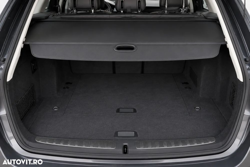 BMW Seria 3 318d Aut. - 32