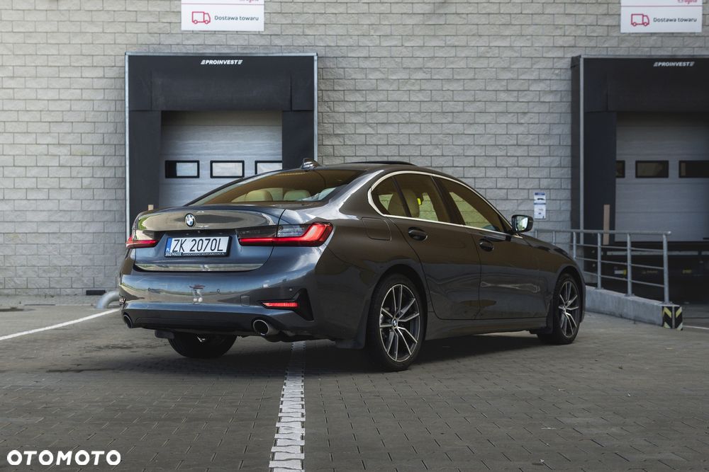 BMW Seria 3 330i xDrive - 6