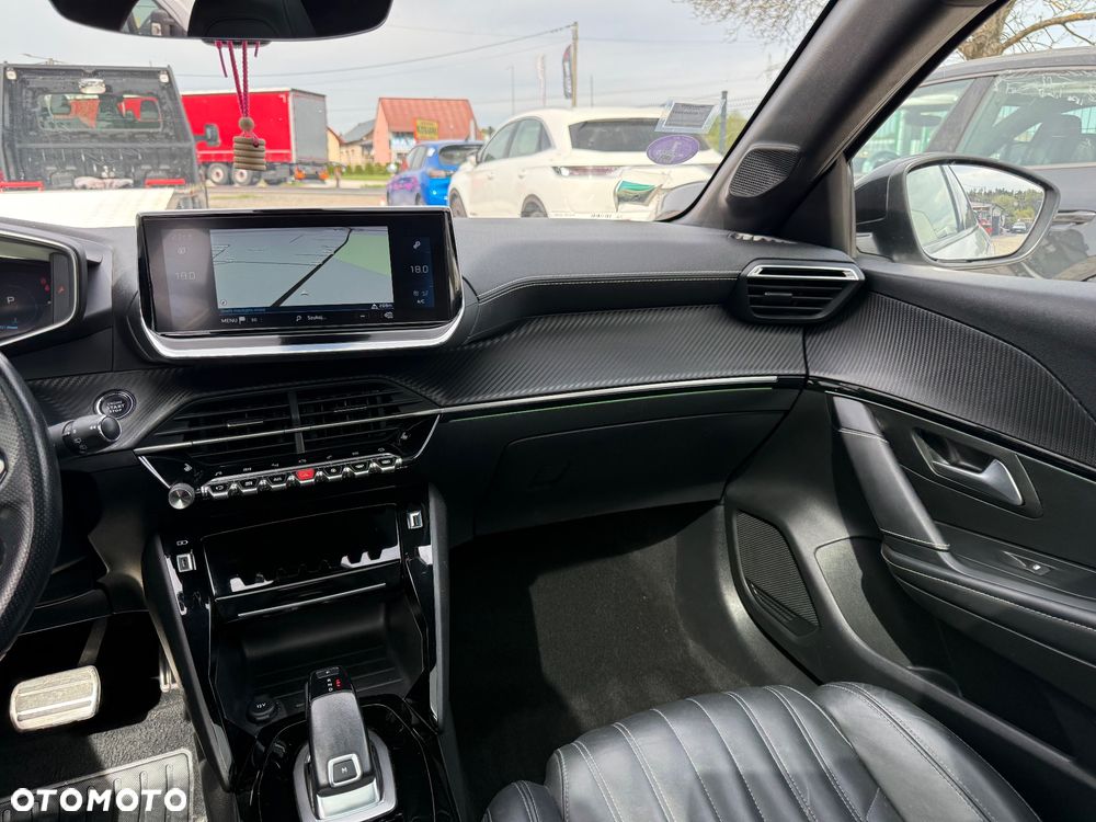 Peugeot 208 - 11