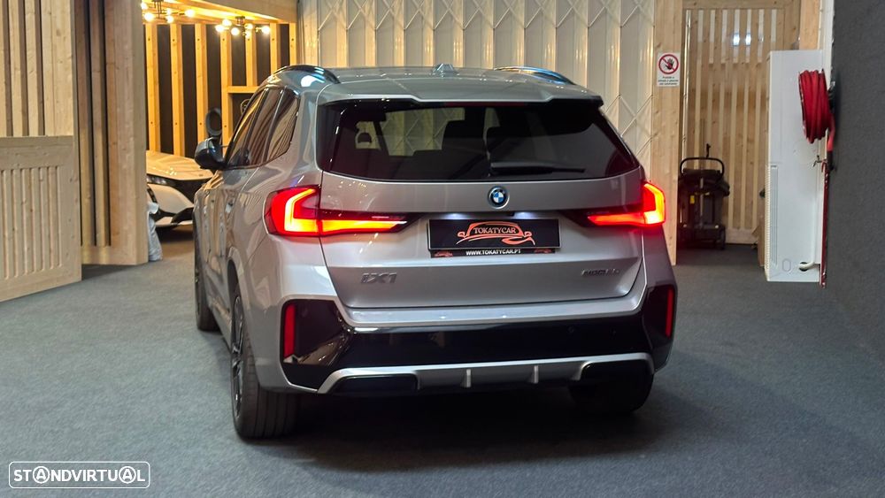 BMW iX1 eDrive20 Pack Desportivo M — fotografia 15