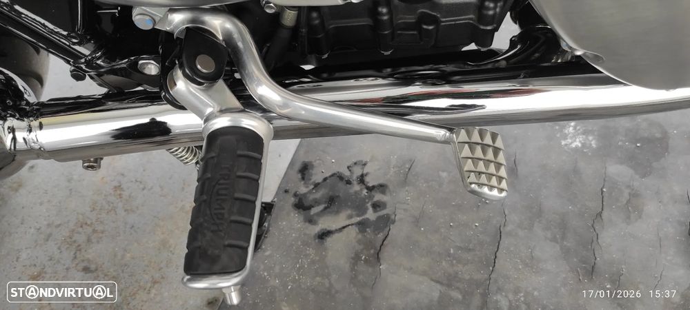 Triumph Bonneville - 17