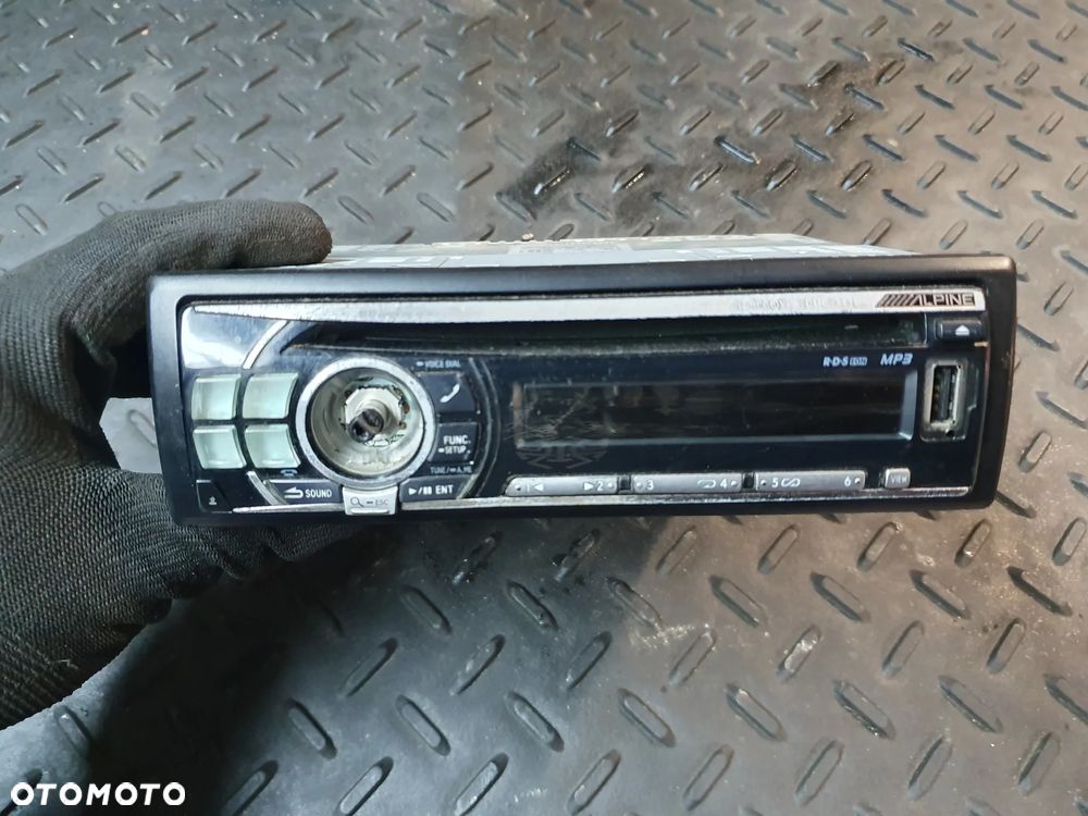 Alpine CDE-111R RADIO SAMOCHODOWE - 1