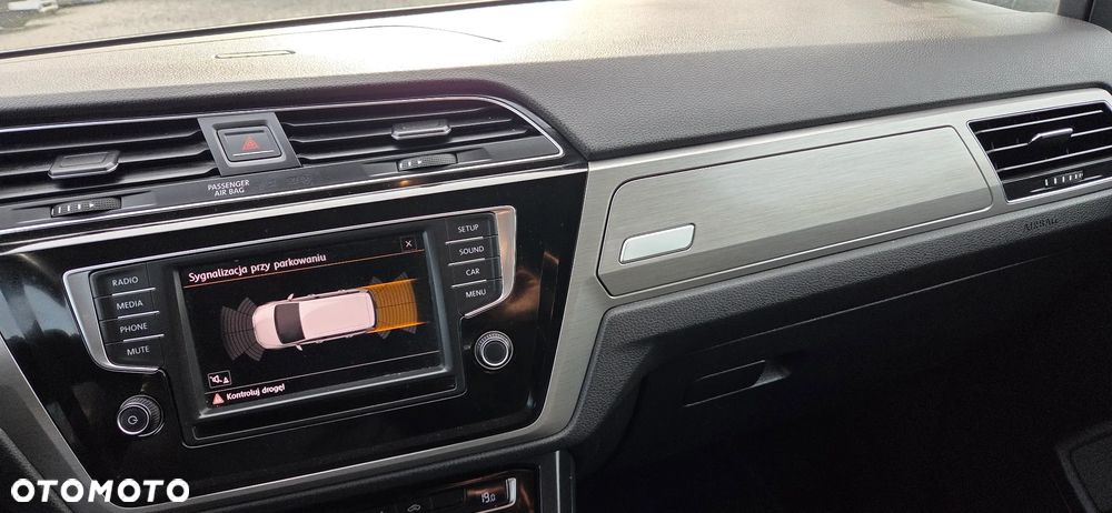 Volkswagen Touran - 11