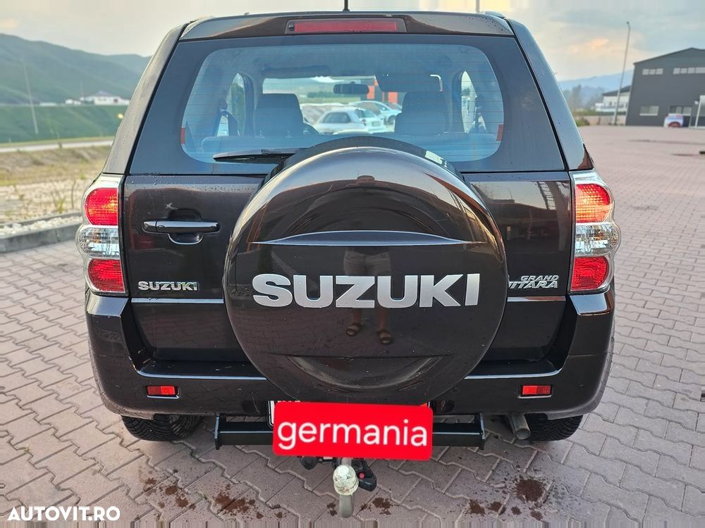 Suzuki Grand Vitara 1.9 DDiS Black&White DPF - 11