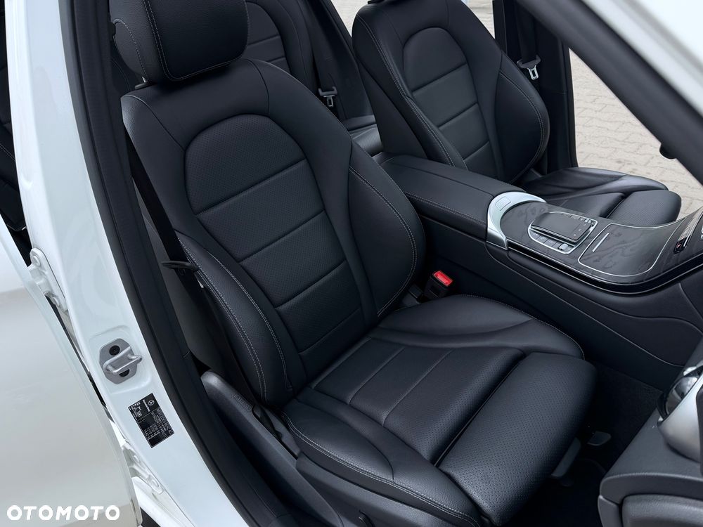Mercedes-Benz GLC 300 de 4Matic 9G-TRONIC AMG Line - 37
