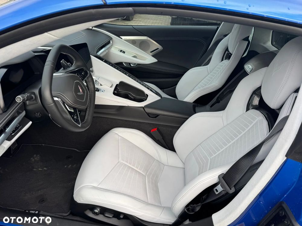 Chevrolet Corvette - 12