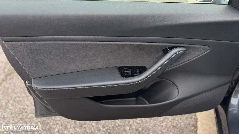 Tesla Model 3 Long-Range Dual Motor AWD - 31