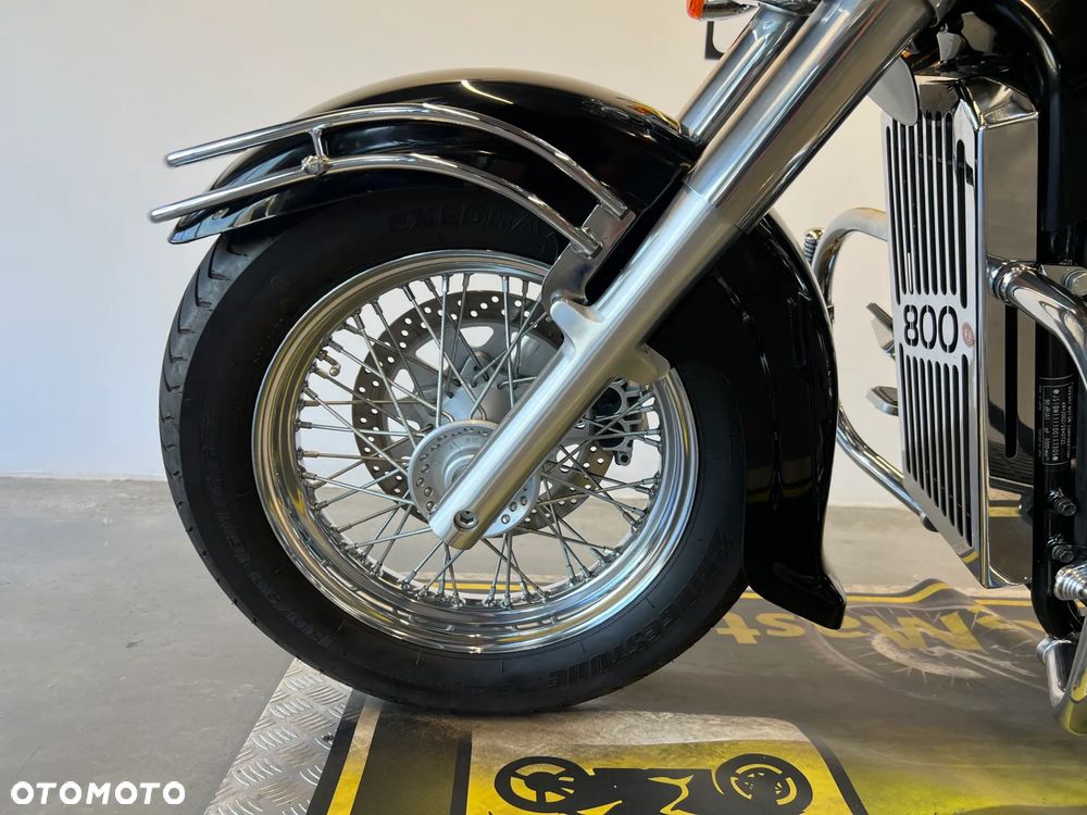 Suzuki Intruder - 16