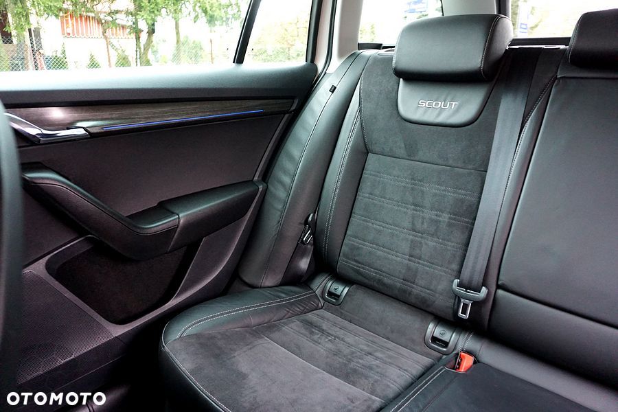 Skoda Octavia 2.0 TDI 4x4 DSG Scout - 24