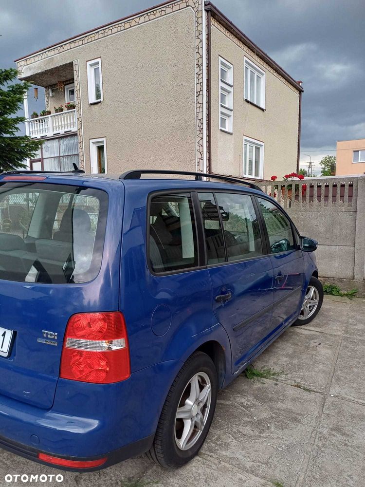 Volkswagen Touran - 5