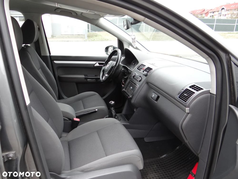 Volkswagen Touran - 8