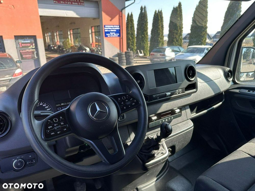 Mercedes-Benz Sprinter - 12